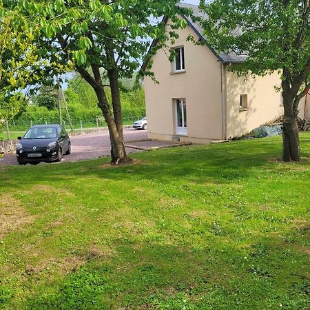 L Etablissement Gold Beach Propose 1 Hebergement , Maison 80M2 Avec Terrain 500M2, Parking Prive A 4 Min Du Port Artificiel D Arromanches, Services Accueil Personnalise, Lits Faits, Serviettes, Menage, Netflix, Wifi Ryes Exteriér fotografie