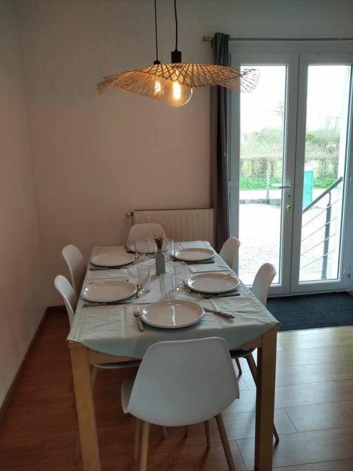 L Etablissement Gold Beach Propose 1 Hebergement , Maison 80M2 Avec Terrain 500M2, Parking Prive A 4 Min Du Port Artificiel D Arromanches, Services Accueil Personnalise, Lits Faits, Serviettes, Menage, Netflix, Wifi Ryes Exteriér fotografie
