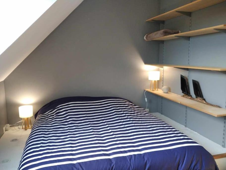 L Etablissement Gold Beach Propose 1 Hebergement , Maison 80M2 Avec Terrain 500M2, Parking Prive A 4 Min Du Port Artificiel D Arromanches, Services Accueil Personnalise, Lits Faits, Serviettes, Menage, Netflix, Wifi Ryes Exteriér fotografie