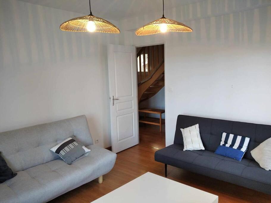 L Etablissement Gold Beach Propose 1 Hebergement , Maison 80M2 Avec Terrain 500M2, Parking Prive A 4 Min Du Port Artificiel D Arromanches, Services Accueil Personnalise, Lits Faits, Serviettes, Menage, Netflix, Wifi Ryes Exteriér fotografie