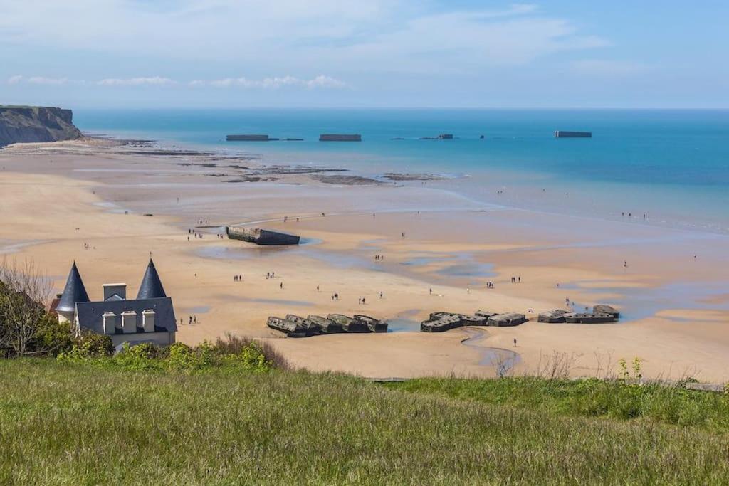 L Etablissement Gold Beach Propose 1 Hebergement , Maison 80M2 Avec Terrain 500M2, Parking Prive A 4 Min Du Port Artificiel D Arromanches, Services Accueil Personnalise, Lits Faits, Serviettes, Menage, Netflix, Wifi Ryes Exteriér fotografie