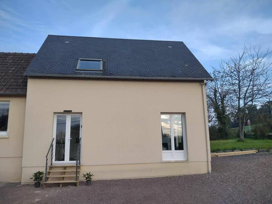 L Etablissement Gold Beach Propose 1 Hebergement , Maison 80M2 Avec Terrain 500M2, Parking Prive A 4 Min Du Port Artificiel D Arromanches, Services Accueil Personnalise, Lits Faits, Serviettes, Menage, Netflix, Wifi Ryes Exteriér fotografie