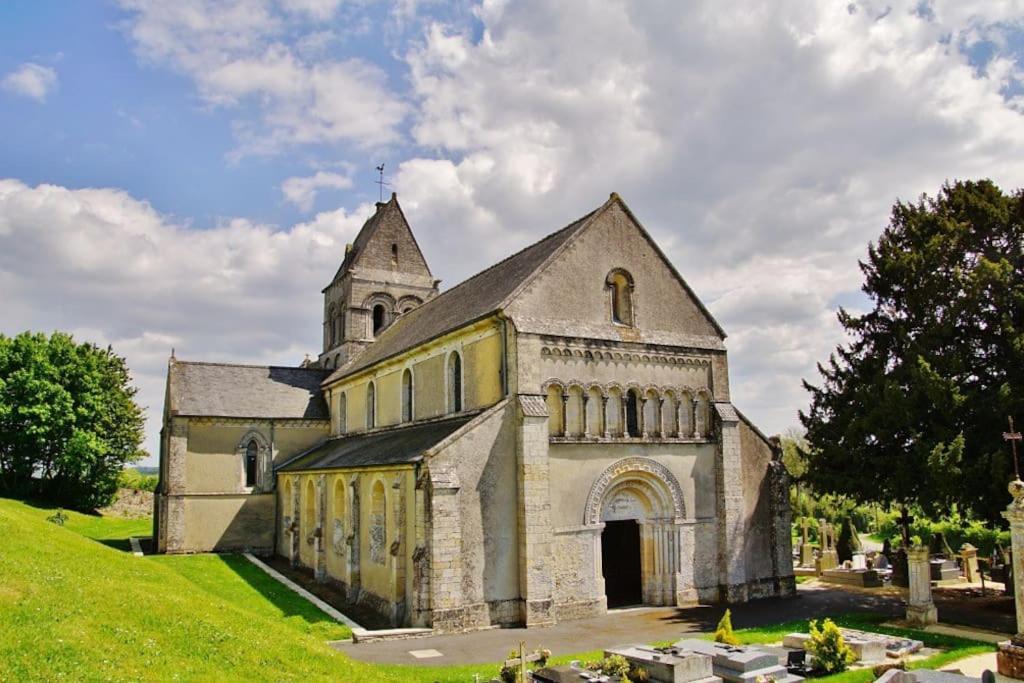 L Etablissement Gold Beach Propose 1 Hebergement , Maison 80M2 Avec Terrain 500M2, Parking Prive A 4 Min Du Port Artificiel D Arromanches, Services Accueil Personnalise, Lits Faits, Serviettes, Menage, Netflix, Wifi Ryes Exteriér fotografie