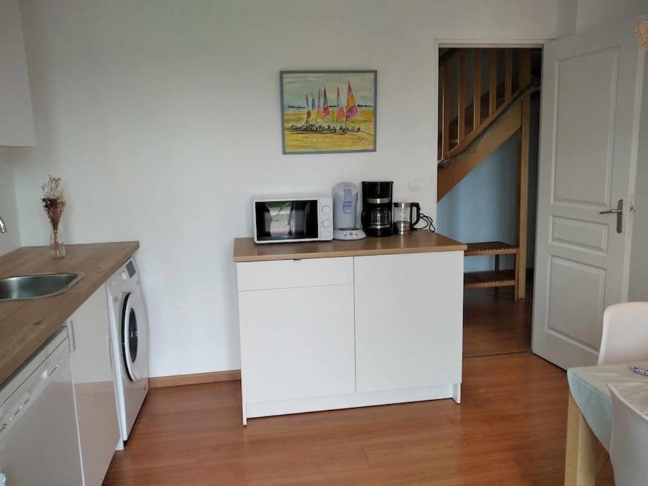 L Etablissement Gold Beach Propose 1 Hebergement , Maison 80M2 Avec Terrain 500M2, Parking Prive A 4 Min Du Port Artificiel D Arromanches, Services Accueil Personnalise, Lits Faits, Serviettes, Menage, Netflix, Wifi Ryes Exteriér fotografie